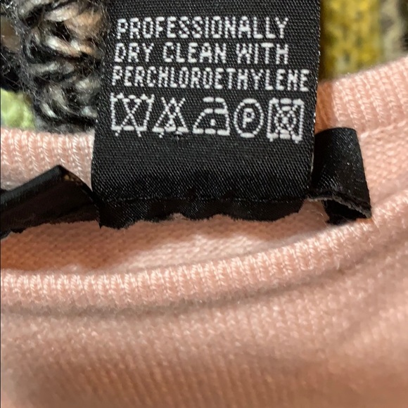 SILK/CASHMERE VINTAGE SWEATER BLUSH PEARL BUTTONS - Picture 7 of 7